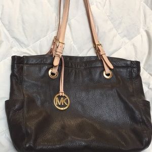 Michael Kors shoulder Bag.